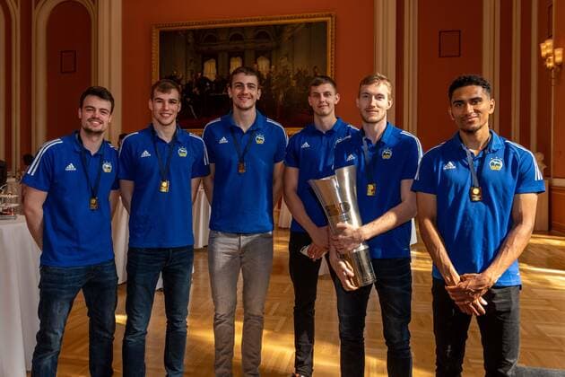 Basketball Berlin 15 06 2021 The German Champion 2021, Alba Berlin, guest of the Governing Mayor of Berlin, Michael Müller in Rotes Rathaus Reception of the team All native Berliners of the champion team flnr Jonas Mattisseck Alba Berlin, No 09 Malte Delow Alba Berlin, No 06 Tim Schneider Alba Berlin, No 10 Lorenz Brenneke Alba Berlin, No 11 Niels Giffey Alba Berlin, No 05 Maodo Lo Alba Berlin, No 00