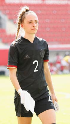 15 06 2021, Football, Womens national match, Season 2020 2021, Germany Chile, GER, Offenbach, Bieberer Berg Picture v li Sophia Kleinherne Germany DFB REGULATES PROHIBIT ANY USE OF PHOTOGRAPHS AS IMAGE SEQUENCES AND OR QUASI VIDEO Copyright: HMBxMedia xHeikoxBecker