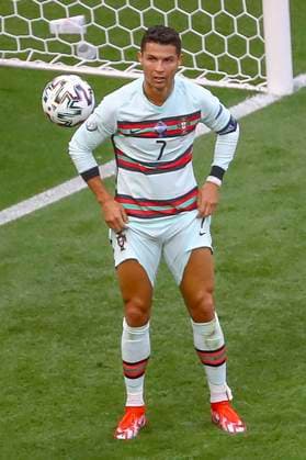 Sport Bilder des Tages BUDAPEST, HUNGARY - JUNE 15: Cristiano Ronaldo from Portugal pulls up his shorts during the the UEFA EURO, EM, Europameisterschaft,Fussball 2020 Championship Group F match between Hungary and Portugal on June 15, 2021 in Budapest, Hungary. SPO, SOC, FOI 