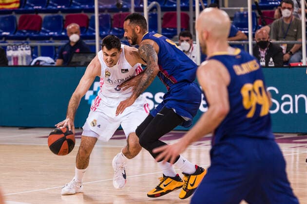 June 15, 2021, Barcelona, Barcelona, Spain: Alberto Abalde of Real Madrid in action against Adam Hanga of FC Barcelona, Barca during the Liga Endesa ACB Playoff final game 2 match between Fc Barcelona and Real Madrid at Palau Blaugrana on June 15, 2021 in Barcelona, Spain. Barcelona Spain - ZUMAa181 20210615_zaa_a181_244 Copyright: xJavierxBorregox