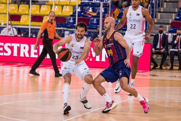 June 15, 2021, Barcelona, Barcelona, Spain: Sergio Llull of Real Madrid in action against Nick Calathes of FC Barcelona, Barca during the Liga Endesa ACB Playoff final game 2 match between Fc Barcelona and Real Madrid at Palau Blaugrana on June 15, 2021 in Barcelona, Spain. Barcelona Spain - ZUMAa181 20210615_zaa_a181_247 Copyright: xJavierxBorregox