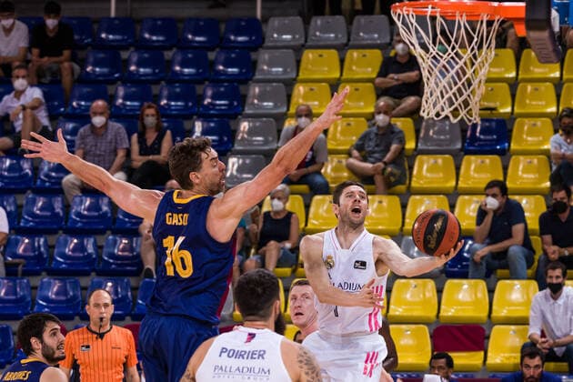 June 15, 2021, Barcelona, Barcelona, Spain: Fabien Causeur of Real Madrid in action against Pau Gasol of FC Barcelona, Barca during the Liga Endesa ACB Playoff final game 2 match between Fc Barcelona and Real Madrid at Palau Blaugrana on June 15, 2021 in Barcelona, Spain. Barcelona Spain - ZUMAa181 20210615_zaa_a181_258 Copyright: xJavierxBorregox