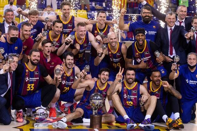 FC Barcelona, Barca players celebrate after winning the Spanish League championship at the end of the final s second match against Real Madrid at Palau Blaugrana in Barcelona, Spain, 16 June 2021. FC BARCELONA - REAL MADRID !ACHTUNG: NUR REDAKTIONELLE NUTZUNG!  Copyright: xEnricxFontcubertax GRAF1167 20210616-637594010884214799