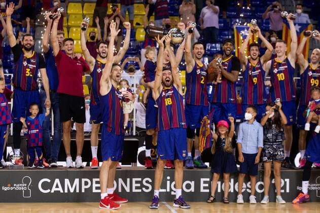 Basketball, FC Barcelona celebrate Spanish championship after beating Real Madrid