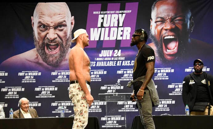 Bilder des Jahres 2021, Sport 06 Juni Sport Themen der Woche KW24 Sport Bilder des Tages June 15,2021, Los Angeles, California, USA: DEONTAY THE BRONZE BOMBER WILDER (R) faces off with with TYSON FURY at a press conference, PK, Pressekonferenz Tuesday. The two will fight for a 3rd time on Saturday, July 24, headlining a pay-per-view event live from T-Mobile Arena in Las Vegas. Los Angeles USA - ZUMAbl1_ 20210615_zaf_bl1_007 Copyright: xGenexBlevinsx