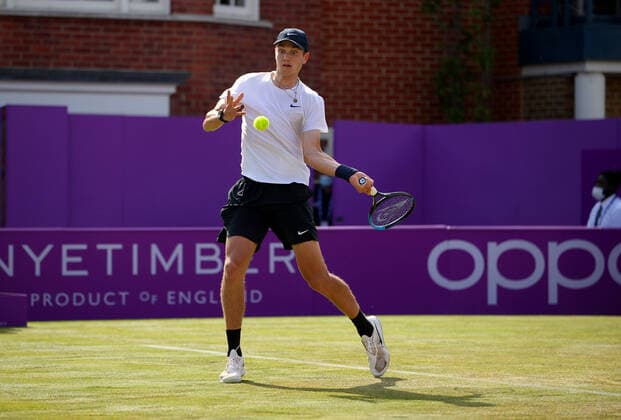 Mandatory Credit: Photo by Ella Ling BPI Shutterstock (12084430bi) Jack Draper of Great Britain in action Cinch Championships, Day Three, Tennis, Queens Club, London, UK - 16 June 2021 EDITORIAL USE ONLY No use with unauthorised audio, video, data, fixture lists, club league logos or live services. Online in-match use limited to 120 images, no video emulation. No use in betting, games or single club league player publications. Cinch Championships, Day Three, Tennis, Queens Club, London, UK - 16 June 2021 EDITORIAL USE ONLY No use with unauthorised audio, video, data, fixture lists, club league logos or live services. Online in-match use limited to 120 images, no video emulation. No use in betting, games or single club league player publications. Copyright: xEllaxLing BPI Shutterstockx 12084430bi