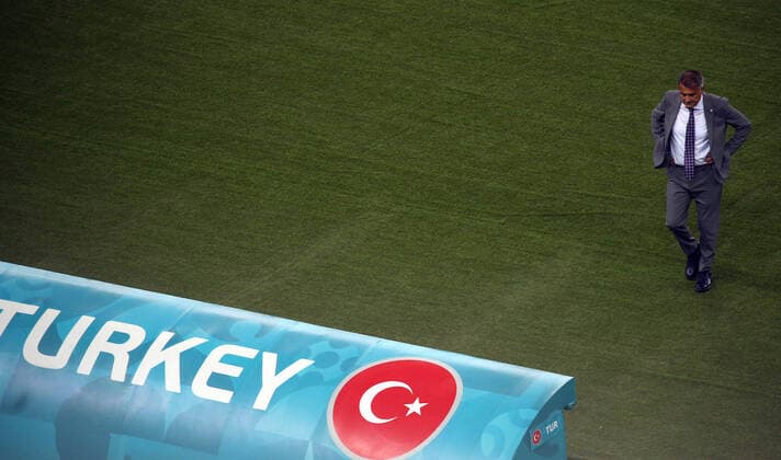 Football, Turkey national team, coach Senol Günes sacked
