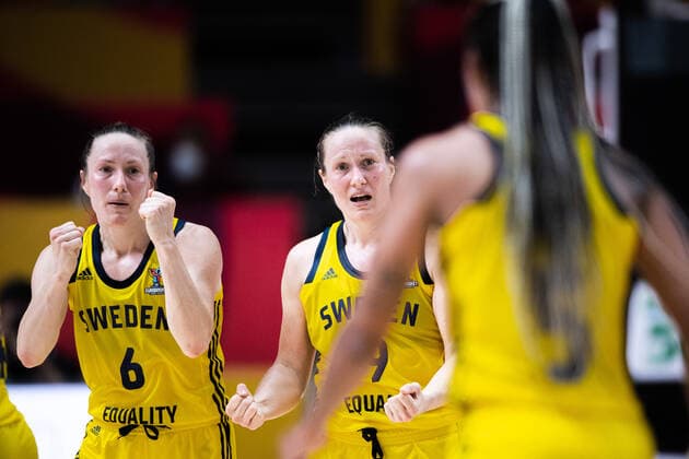 210617 Frida Eldebrink and Elin Eldebrink of Sweden celebrate during of the FIBA Women s Eurobasket match between Sweden and Slovakia on June 17, 2021 in Valencia Photo Maxim ThorÃ BILDBYRAN kod MT MT0187 basket basketball national team fiba women s eurobasket basket em sverige sweden slovakien slovakia dam bbeng dag 1 day 1 jubel,  Copyright: MAXIMxTHORE BB210617MT041