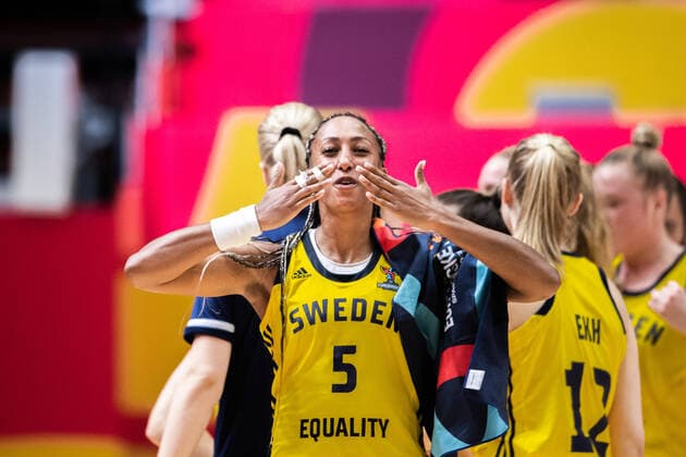 210617 Kalis Loyd of Sweden celebrates after the FIBA Women s Eurobasket match between Sweden and Slovakia on June 17, 2021 in Valencia Photo Maxim ThorÃ BILDBYRAN kod MT MT0187 basket basketball national team fiba women s eurobasket basket em sverige sweden slovakien slovakia dam bbeng dag 1 day 1 jubel jublar,  Copyright: MAXIMxTHORE BB210617MT045
