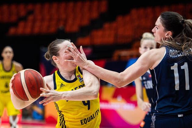 210617 Elin Eldebrink of Sweden and Sabia Oroszova of Slovakia during of the FIBA Women s Eurobasket match between Sweden and Slovakia on June 17, 2021 in Valencia Photo Maxim ThorÃ BILDBYRAN kod MT MT0187 basket basketball national team fiba women s eurobasket basket em sverige sweden slovakien slovakia dam bbeng dag 1 day 1,  Copyright: MAXIMxTHORE BB210617MT060