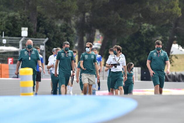 FORMULA 1 EMIRATES GRAND PRIX DE FRANCE 2021 17 06 2021, Circuit Paul Ricard, Le Castellet, FORMULA 1 EMIRATES GRAND PRIX DE FRANCE 2021 Sebastian Vettel DEU 5 , Aston Martin Cognizant Formula One Team walks the track with its engineers nordphotoxGmbHx xBratic nph00250