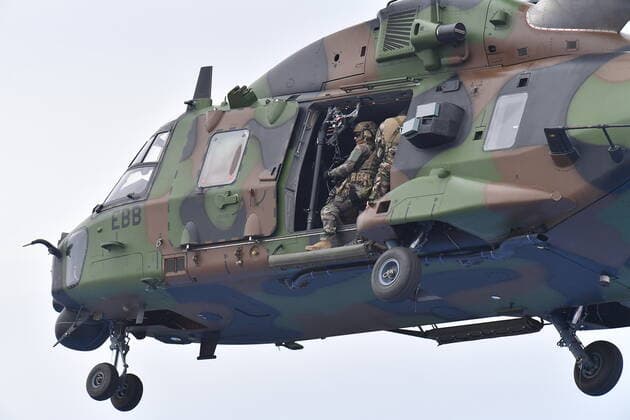 FORMULA 1 EMIRATES GRAND PRIX DE FRANCE 2021 17 06 2021, Circuit Paul Ricard, Le Castellet, FORMULA 1 EMIRATES GRAND PRIX DE FRANCE 2021 , in the picture special units of the French Army in a combat helicopter nordphotoxGmbHx xBratic nph00250