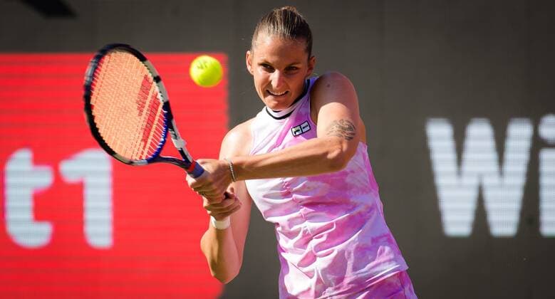 Sport Bilder des Tages Mandatory Credit: Photo by Rob Prange Shutterstock (12072938bq) Karolina Pliskova of the Czech Republic in action during her second round match at the 2021 bett1open WTA, Tennis Damen 500 tennis tournament bett1open Tournament, Tennis, Berlin, Germany - 17 Jun 2021 bett1open Tournament, Tennis, Berlin, Germany - 17 Jun 2021  Copyright: xRobxPrange Shutterstockx 12072938bq