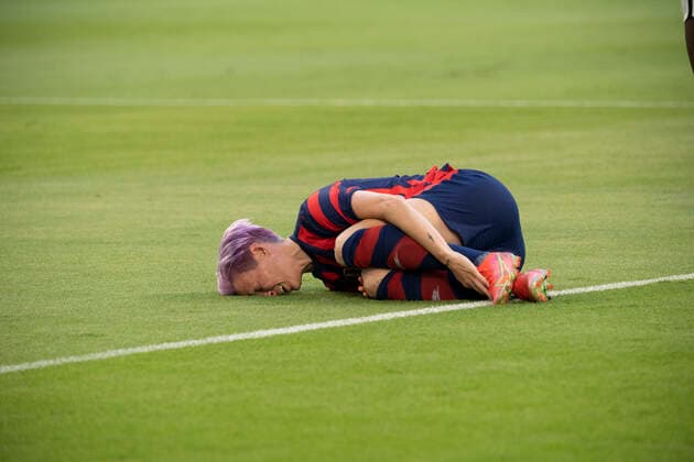 Sport Themen der Woche KW24 June 16, 2021, Austin, Texas, USA: Key forward MEGAN RAPINOE of the USA team takes a painful fall during the first half of the US Women s national team, Nationalteam (USWNT) victory over Nigeria, 2-0 in the inaugural match of Austin s new Q2 Stadium. The U.S. women s team, an Olympic favorite, is wrapping up a series of summer matches to prep for the Tokyo Games. She later walked off the field on her own. Austin USA - ZUMAd150 20210617_znp_d150_033 Copyright: xBobxDaemmrichx