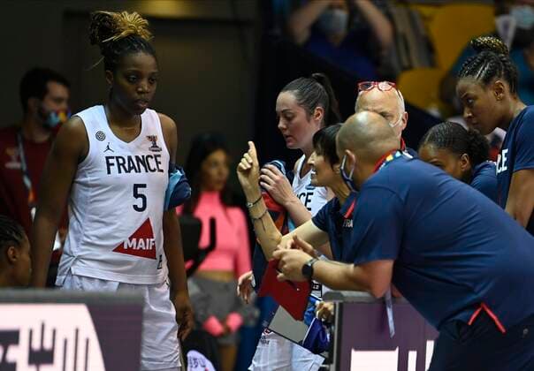 STRASBOURG, FRANCE - JUNE 17: Valerie Garnier head coach of France talking with her players pictured during FIBA Women s Eurobasket match between France and Croatia on JUNE 17, 2021 in Strasbourg, France,17 06 2021 BASKET BALL FEMIMIN : France vs Croatie - FIBA Women s Eurobasket - Strasbourg - 17 06 2021 PhilippeCrochet Panoramic 