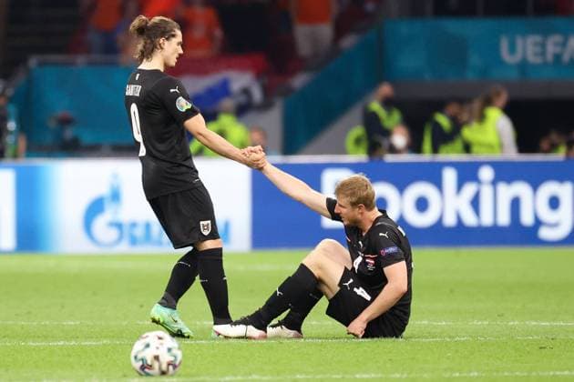 SOCCER - UEFA EURO, EM, Europameisterschaft,Fussball 2020, NED vs AUT AMSTERDAM,NETHERLANDS,17.JUN.21 - SOCCER - UEFA European Championship, EM, Europameisterschaft OEFB international match, Länderspiel, Nationalmannschaft Netherlands vs Austria. Image shows the disappointment of Marcel Sabitzer and Martin Hinteregger (AUT).  GEPAxpictures xChristianxWalgram