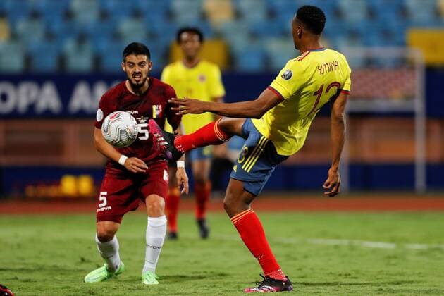 Colombia s Yerry Mina (R) in action against Venezuela s Junior Moreno, during a match for Group B of the Copa America at the Pedro Ludovico Teixeira Olympic Stadium, in Goiania, Brazil, 17 June 2021. Colombia - Venezuela !ACHTUNG: NUR REDAKTIONELLE NUTZUNG!  Copyright: xFERNANDOxBIZERRAxJRx AMDEP4371 20210618-637595762515469969