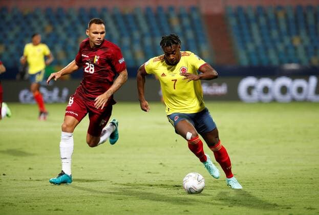Duvan Zapata from Colombia disputes the ball with Luis Adrian Martinez from Venezuela today, during a match for Group B of the Copa America at the Pedro Ludovico Teixeira Olympic Stadium in Goiania, Brazil 17 June 2021. Colombia - Venezuela !ACHTUNG: NUR REDAKTIONELLE NUTZUNG!  Copyright: xAlbertoxValdesx AME6218 20210618-637595779359266078