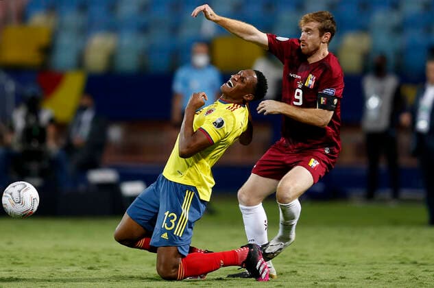 (210618) -- GOIANIA, June 18, 2021 -- Colombia s Yerry Mina (L) vies with Venezuela s Fernando Aristeguieta during the 2021 Copa America Group B football match in Goiania, Brazil, June 17, 2021. ) (SP)BRAZIL-GOIANIA-FOOTBALL-COPA AMERICA-COLOMBIA VS VENEZUELA LUCIOxTAVORA 