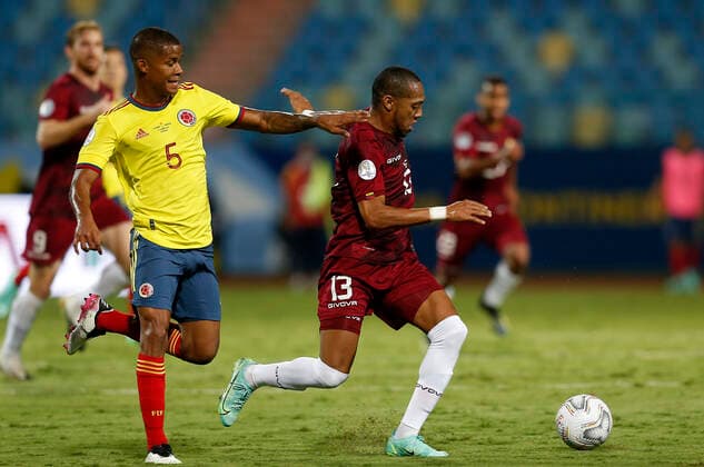 (210618) -- GOIANIA, June 18, 2021 -- Colombia s Wilmar Barrios (L) vies with Venezuela s Jose Martinez during the 2021 Copa America Group B football match in Goiania, Brazil, June 17, 2021. ) (SP)BRAZIL-GOIANIA-FOOTBALL-COPA AMERICA-COLOMBIA VS VENEZUELA LUCIOxTAVORA 