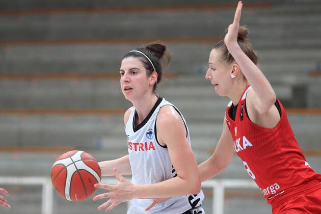 BASKETBALL - AUT vs POL, test match OBERWART,AUSTRIA,18.JUN.21 - BASKETBALL - OEBV international match, Länderspiel, Nationalmannschaft ladies, Austria vs Poland, test match. Image shows Anja Fuchs Robetin (AUT) and Agata Dobrowolska (POL).  GEPAxpictures xMarioxBuehner