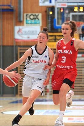 BASKETBALL - AUT vs POL, test match OBERWART,AUSTRIA,18.JUN.21 - BASKETBALL - OEBV international match, Länderspiel, Nationalmannschaft ladies, Austria vs Poland, test match. Image shows Sigrid Koizar (AUT) and Kamila Podgorna (POL).  GEPAxpictures xMarioxBuehner