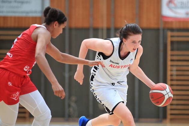 BASKETBALL - AUT vs POL, test match OBERWART,AUSTRIA,18.JUN.21 - BASKETBALL - OEBV international match, Länderspiel, Nationalmannschaft ladies, Austria vs Poland, test match. Image shows Liliana Banaszak (POL) and Sarah Sagerer (AUT).  GEPAxpictures xMarioxBuehner
