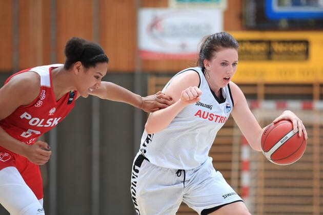 BASKETBALL - AUT vs POL, test match OBERWART,AUSTRIA,18.JUN.21 - BASKETBALL - OEBV international match, Länderspiel, Nationalmannschaft ladies, Austria vs Poland, test match. Image shows Liliana Banaszak (POL) and Sarah Sagerer (AUT).  GEPAxpictures xMarioxBuehner