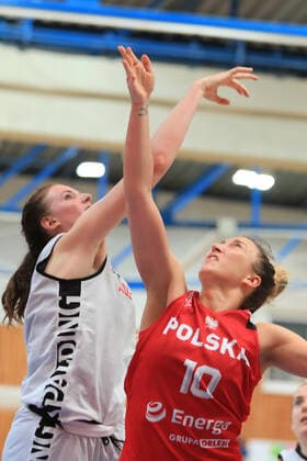 BASKETBALL - AUT vs POL, test match OBERWART,AUSTRIA,18.JUN.21 - BASKETBALL - OEBV international match, Länderspiel, Nationalmannschaft ladies, Austria vs Poland, test match. Image shows Sarah Sagerer (AUT) and Roksana Schmidt (POL).  GEPAxpictures xMarioxBuehner