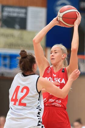 BASKETBALL - AUT vs POL, test match OBERWART,AUSTRIA,18.JUN.21 - BASKETBALL - OEBV international match, Länderspiel, Nationalmannschaft ladies, Austria vs Poland, test match. Image shows Sigrid Koizar (AUT) and Klaudia Gertchen (POL).  GEPAxpictures xMarioxBuehner