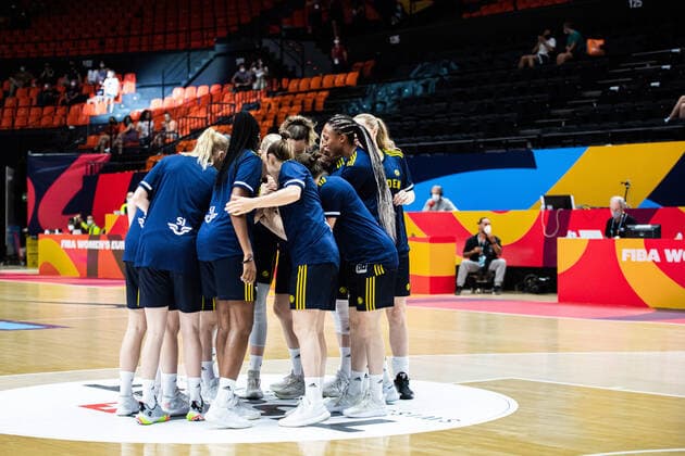 210618 Players of Sweden gather ahead of the FIBA Women s Eurobasket match between Spain and Sweden on June 18, 2021 in Valencia Photo Maxim ThorÃ BILDBYRAN kod MT MT0189 basket basketball national team fiba women s eurobasket basket em spanien spain sverige sweden dam bbeng dag 2,  Copyright: MAXIMxTHORE BB210618MT064