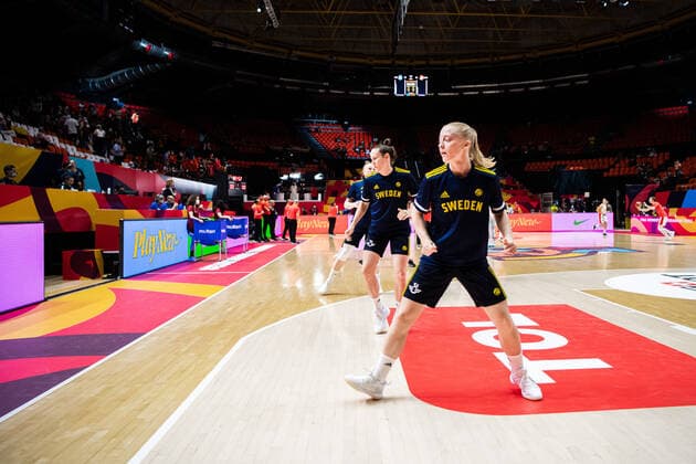 210618 Players of Sweden during warm up ahead of the FIBA Women s Eurobasket match between Spain and Sweden on June 18, 2021 in Valencia Photo Maxim ThorÃ BILDBYRAN kod MT MT0189 basket basketball national team fiba women s eurobasket basket em spanien spain sverige sweden dam bbeng dag 2,  Copyright: MAXIMxTHORE BB210618MT065