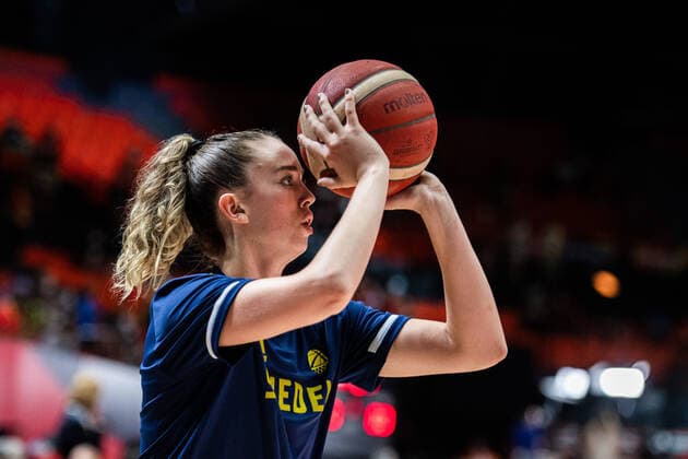 210618 Emma Johansson of Sweden during warm up ahead of the FIBA Women s Eurobasket match between Spain and Sweden on June 18, 2021 in Valencia Photo Maxim ThorÃ BILDBYRAN kod MT MT0189 basket basketball national team fiba women s eurobasket basket em spanien spain sverige sweden dam bbeng dag 2,  Copyright: MAXIMxTHORE BB210618MT066