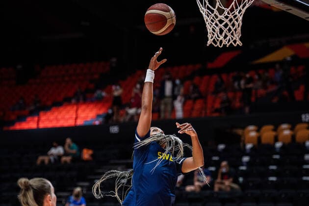 210618 Kalis Loyd of Sweden during warm up ahead of the FIBA Women s Eurobasket match between Spain and Sweden on June 18, 2021 in Valencia Photo Maxim ThorÃ BILDBYRAN kod MT MT0189 basket basketball national team fiba women s eurobasket basket em spanien spain sverige sweden dam bbeng dag 2,  Copyright: MAXIMxTHORE BB210618MT067