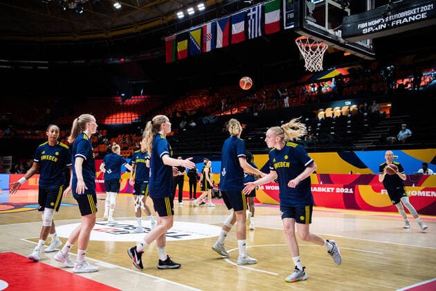 210618 Players of Sweden during warm up ahead of the FIBA Women s Eurobasket match between Spain and Sweden on June 18, 2021 in Valencia Photo Maxim ThorÃ BILDBYRAN kod MT MT0189 basket basketball national team fiba women s eurobasket basket em spanien spain sverige sweden dam bbeng dag 2,  Copyright: MAXIMxTHORE BB210618MT068