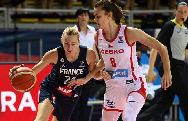 Veronika Vorackova of Czech Republic and Marine Johannes of France pictured during FIBA Women s Eurobasket match between France and Czech Republic on JUNE 18, 2021 in Strasbourg, France,18 06 2021 BASKET BALL : Republique Tcheque vs France - Eurobasket Feminin - 18 06 2021 PhilippeCrochet Panoramic 