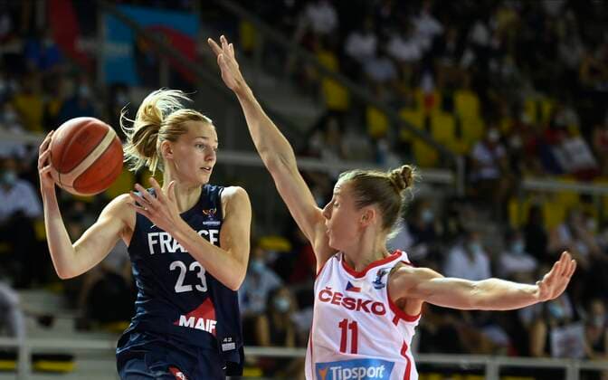 Katerina Elhotova of Czech Republic and Marine Johannes of France pictured during FIBA Women s Eurobasket match between France and Czech Republic on JUNE 18, 2021 in Strasbourg, France,18 06 2021 BASKET BALL : Republique Tcheque vs France - Eurobasket Feminin - 18 06 2021 PhilippeCrochet Panoramic 