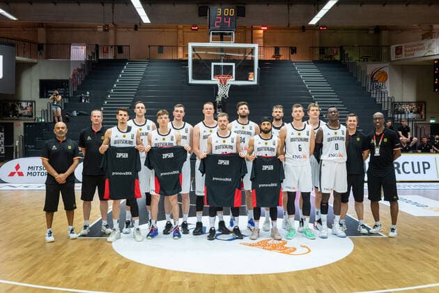 Basketball Hamburg 18 06 2021 Supercup National Team Germany GER Czech Republic CZE The German team wears shooting shirts to warm up with the name of Paul Zipser, who had to undergo surgery a few days ago Team Germany