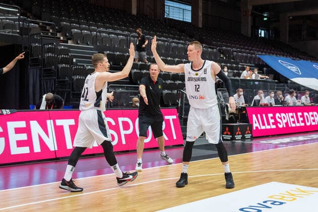 Basketball Hamburg 18 06 2021 Supercup National Team Germany GER Czech Republic CZE Andreas Obst Germany, No 42 Henrik Rödl Germany, National Coach Rodl RoedlRobin Benzing Germany, No 12 Cheers