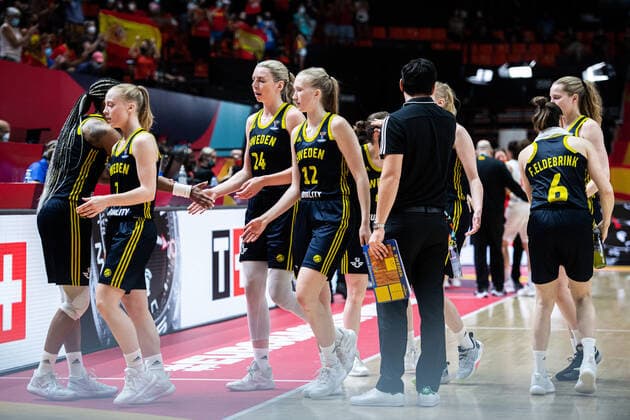 210618 Players of Sweden looks dejected at halftime during the FIBA Women s Eurobasket match between Spain and Sweden on June 18, 2021 in Valencia Photo Maxim ThorÃ BILDBYRAN kod MT MT0189 basket basketball national team fiba women s eurobasket basket em spanien spain sverige sweden dam bbeng dag 2 depp,  Copyright: MAXIMxTHORE BB210618MT078
