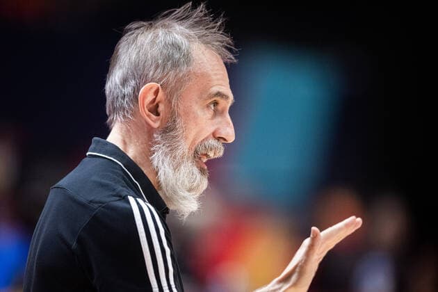 210618 head coach Marco Crespi of Sweden during the FIBA Women s Eurobasket match between Spain and Sweden on June 18, 2021 in Valencia Photo Maxim ThorÃ BILDBYRAN kod MT MT0189 basket basketball national team fiba women s eurobasket basket em spanien spain sverige sweden dam bbeng dag 2,  Copyright: MAXIMxTHORE BB210618MT081