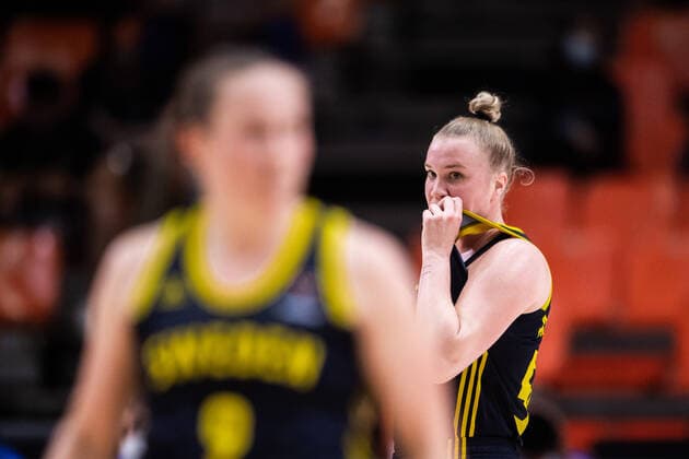 210618 Alice Nyström of Sweden looks dejected during the FIBA Women s Eurobasket match between Spain and Sweden on June 18, 2021 in Valencia Photo Maxim ThorÃ BILDBYRAN kod MT MT0189 basket basketball national team fiba women s eurobasket basket em spanien spain sverige sweden dam bbeng dag 2 depp,  Copyright: MAXIMxTHORE BB210618MT089