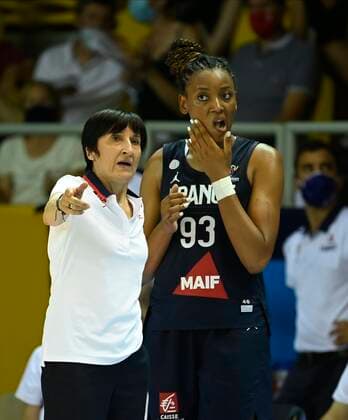 Valerie Garnier head coach of France and Diandra Tchatchouang of France pictured during FIBA Women s Eurobasket match between France and Czech Republic on JUNE 18, 2021 in Strasbourg, France,18 06 2021 BASKET BALL : Republique Tcheque vs France - Eurobasket Feminin - 18 06 2021 PhilippeCrochet Panoramic 