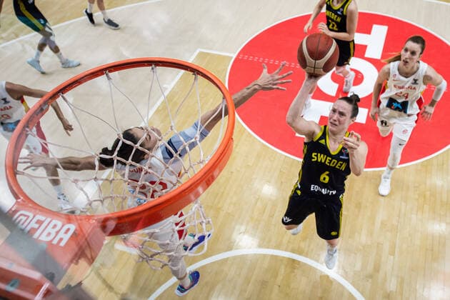 210618 Maria Conde of Spain and Frida Eldebrink of Sweden during the FIBA Women s Eurobasket match between Spain and Sweden on June 18, 2021 in Valencia Photo Maxim ThorÃ BILDBYRAN kod MT MT0189 basket basketball national team fiba women s eurobasket basket em spanien spain sverige sweden dam bbeng dag 2 depp,  Copyright: MAXIMxTHORE BB210618MT101