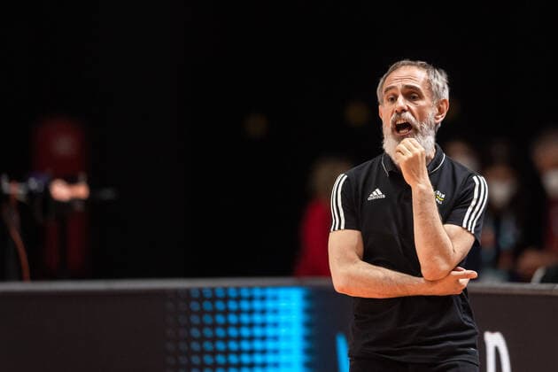 210618 Head coach Marco Crespi of Sweden during the FIBA Women s Eurobasket match between Spain and Sweden on June 18, 2021 in Valencia Photo Maxim ThorÃ BILDBYRAN kod MT MT0189 basket basketball national team fiba women s eurobasket basket em spanien spain sverige sweden dam bbeng dag 2,  Copyright: MAXIMxTHORE BB210618MT113