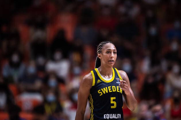 210618 Kalis Loyd of Sweden uring the FIBA Women s Eurobasket match between Spain and Sweden on June 18, 2021 in Valencia Photo Maxim ThorÃ BILDBYRAN kod MT MT0189 basket basketball national team fiba women s eurobasket basket em spanien spain sverige sweden dam bbeng dag 2,  Copyright: MAXIMxTHORE BB210618MT141
