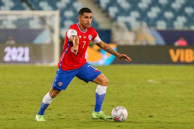 Futbol, Chile vs Bolivia. Copa America Brasil 2021. El jugador de Chile Cesar Pinares, juega el balon contra Bolivia durante el partido del grupo B de Copa America disputado en el estadio Arena Pantanal. Cuiaba, Brasil. 18 06 2021 Gil Gomes AGIF Photosport Football, Chile vs Bolivia. Brazil Copa America Championship 2021. Chile s player Cesar Pinares, play the ball against Bolivia during the Copa America Championship at Arena Pantanal stadium in Cuiaba, Brazil. 06 18 2021 Gil Gomes AGIF Photosport Chile vs Bolivia, Copa America 2021