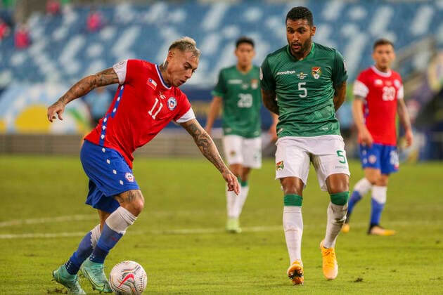 Futbol, Chile vs Bolivia. Copa America Brasil 2021. El jugador de Chile Eduardo Vargas, juega el balon contra Bolivia durante el partido del grupo B de Copa America disputado en el estadio Arena Pantanal. Cuiaba, Brasil. 18 06 2021 Gil Gomes AGIF Photosport Football, Chile vs Bolivia. Brazil Copa America Championship 2021. Chile s player Eduardo Vargas, play the ball against Bolivia during the Copa America Championship at Arena Pantanal stadium in Cuiaba, Brazil. 06 18 2021 Gil Gomes AGIF Photosport Chile vs Bolivia, Copa America 2021