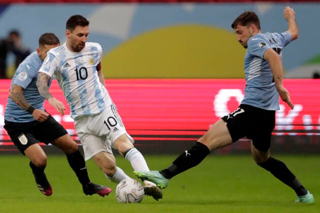 Argentina x Uruguay BRASÍLIA, DF - 18.06.2021: ARGENTINA X URUGUAY - Match between , Argentina x Uruguay valid for the second round Copa America Brazil 2021, held at the Estádio Nacional De Brasília Mané Garrincha, on Friday (18). In the photo, Player Messi Argentina vs. Matias Vina Uruguay. (Photo: Francisco Stuckert Fotoarena) x2081057x  FranciscoxStuckert