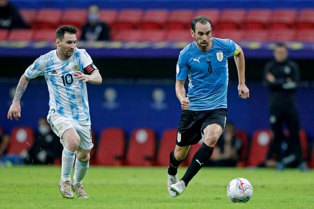 18th June 2021; Mane Garrincha Stadium, Brasilia, Distrito Federal, Brazil; Copa America, Argentina versus Uruguay; Lionel Messi of Argentina outpaced by Diego God& xed;n of Uruguay  ActionPlus12297562 AdalbertoxMarques